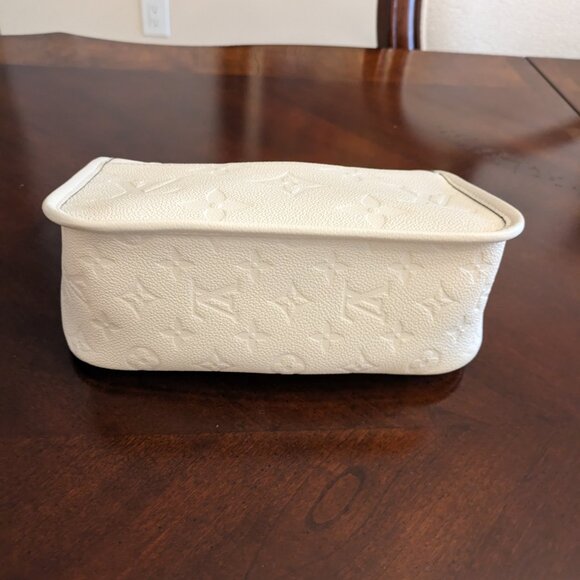 Louis Vuitton Diane Monogram Leather/ Crossbody Bag  With Flap Closure - Picture 9 of 13